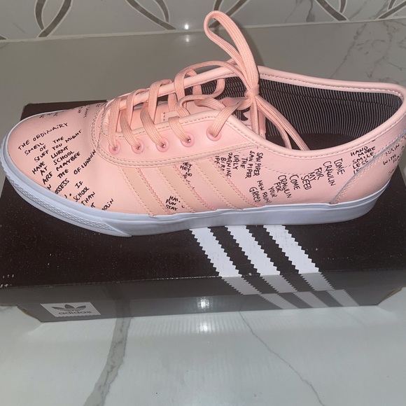 Adidas - Picture 1 of 2